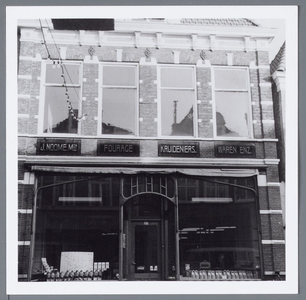 WAT001002805 Kruidenierszaak en dierenvoeder J. Noome en zonen, Later beheerd door Maarten en Marie Noome (1968). Later ...