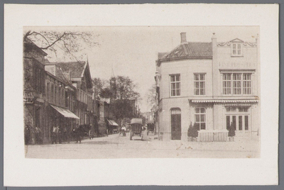 WAT001002964 Het Gouw met links restaurant de Amsterdamse Poort daarnaast een stalhouderij, vervolgens hotel het ...