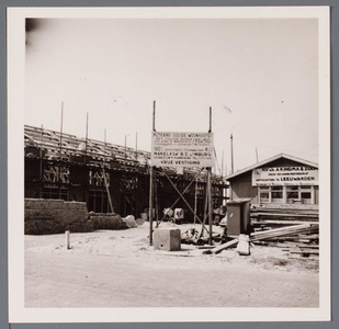 WAT001002976 Woningbouw aan de Suze Groenewegstraat, koopwoningen vanaf fl. 18.250,-Dat waren nog eens prijzen ...