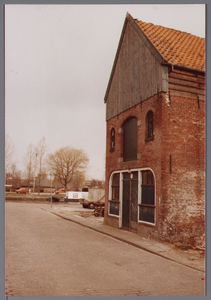 WAT001003066 Hoornsebuurt 22, voorzijde loods gebroeders C en D. Prins.