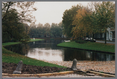 WAT001002986 Links Herengracht en rechts Nieuwegracht.