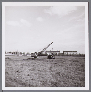 WAT001003073 Hoornselaan met op de achtergrond een aantal flats aan het Cavaljéplein.