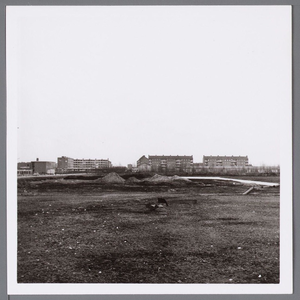 WAT001003081 Hoornselaan met rechts een aantal flats aan het Cavaljéplein.