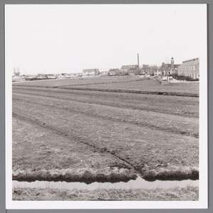 WAT001003116 Zuidpolder met rechts St. Jozef en in het midden de Hollandia melkfabriek.