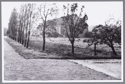 WAT001003124 Pad van fabriek Hollandia naar de woning van de familie Verloop en de familie Brouwer aan de Jaagweg nummer 7.