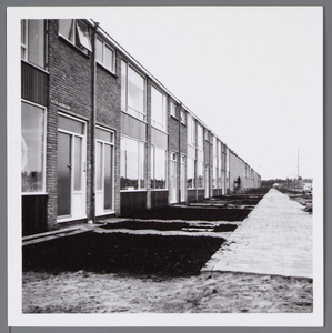 WAT001003135 Nieuwbouwwoningen opgeleverd staande aan de Aletta Jacobslaan.