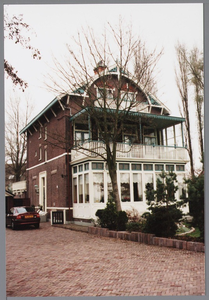 WAT001003131 Dit pand in chaletstijl is in 1880-1881 gebouwd in opdracht van de Purmerender koopman A.M.Middelhof. In ...