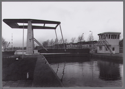 WAT001003298 Sluisbrug aan de Kanaalkade.