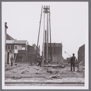 WAT001003262 Bouw en heiwerk van de Nederlandse Middenstandsbank aan de Kalversteeg.