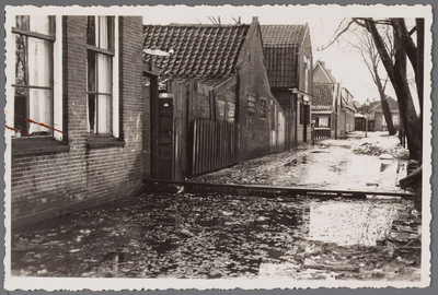 WAT001003529 Molenplantsoen gezien van oost naar west.Het huis aan het eind van de straat was het laatste huis van de ...