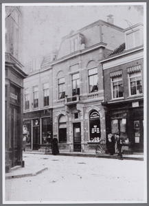 WAT001003789 Pand uit ongeveer 1895, gebouwd in neorenaissancestijl. Oorspronkelijke functie bankkantoor met ...