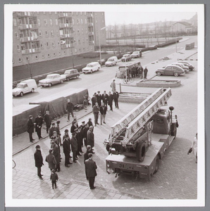WAT001004550 Oefening met de nieuwe Maginus - ladderwagen van de brandweer.