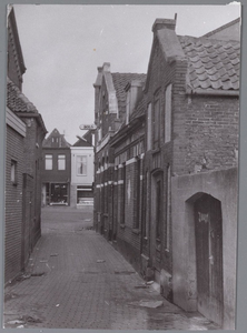 WAT001004565 Zuidersteeg onevenzijde uitkomende op de Breedstraat.
