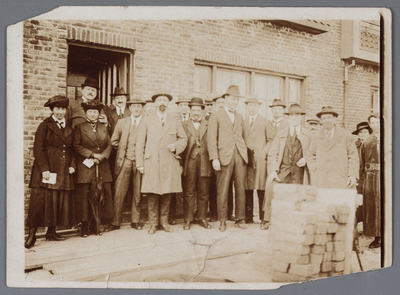 WAT001004830 Opening van de volkswoningen aan de Beukenstraat.