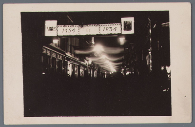 WAT001005179 Purmerend 450 jaar marktstad, 1934. Feestverlichting in de binnenstad.