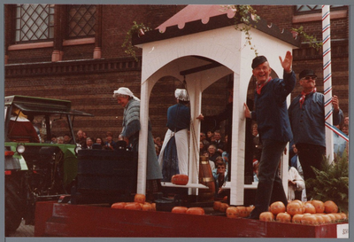 WAT001005476 Purmerend 500 jaar marktstad. Historische optocht
