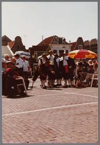 WAT001005516 Purmerend 500 jaar marktstad. Breugeliaanse dag. Steenwerpen