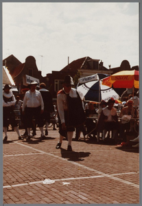 WAT001005517 Purmerend 500 jaar marktstad. Breugeliaanse dag. Steenwerpen