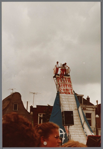 WAT001005521 Purmerend 500 jaar marktstad. Breugeliaanse dag. Schansspringen