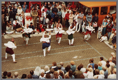 WAT001005524 Purmerend 500 jaar marktstad. Breugeliaanse dag. Indiase dansen