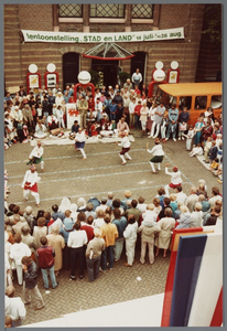 WAT001005539 Purmerend 500 jaar marktstad. Steltlopen