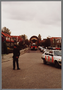 WAT001007261 Transport papierwals afkomstig van Van Gelder na demontage van een papiermachine.