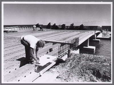 WAT001008118 De bouw vordert van de busbaan en het fietspad voor de vebinding Gors-Purmer.