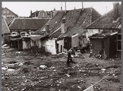 WAT001008144 De sloop tussen de Bultstraat en Zuidersteeg i.v.m. nieuwbouw Willem Eggert Centrum. O.a. timmerwerkplaats ...