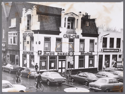 WAT001008871 Bar Dancing Can Can.