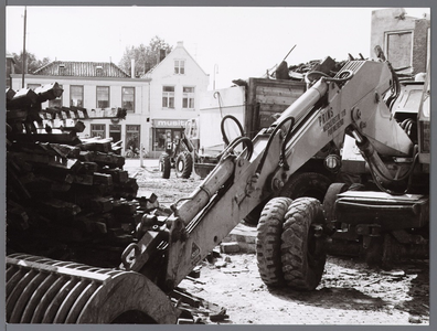 WAT001008931 Sloop kaaspakhuis door de firma Prins (Neckerdijk 119 Purmerend)Links op de achtergrond café Kanaalzicht.