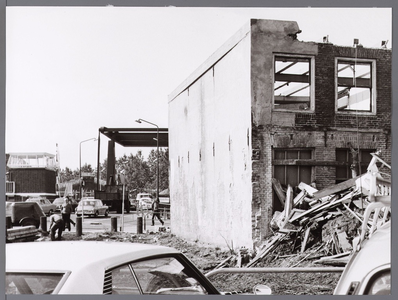 WAT001008932 Sloop kaaspakhuis Steijt aan de Kanaalkade. Op de achtergrond de sluisbrug.
