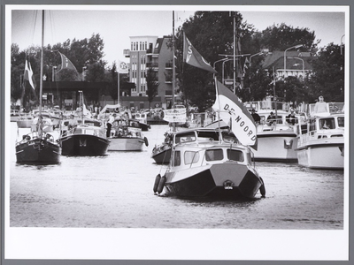 WAT001008941 Kanaalactie, gezicht op Tramplein.