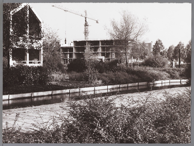 WAT001009642 Gezien vanaf de Hoornselaan, op de voorgrond links, bejaardentehuis De Tien gemeenten 