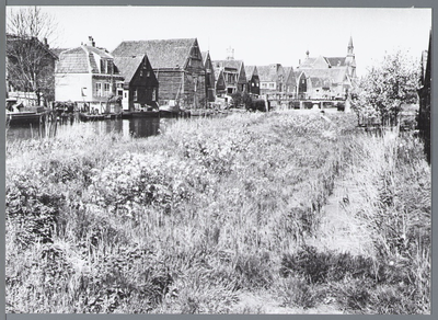 WAT001010200 Where met op de voorgrond de Overwheeres Polderdijk waar kort na het nemen van de foto het nieuwe ...