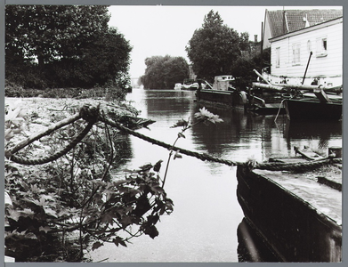 WAT001010220 Waar de werkplaats van Moerbeek heeft gestaan. 't Hoge bruggetje is ook weg. De Where.