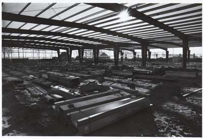 WAT001010236 Bedrijfshal in aanbouw.