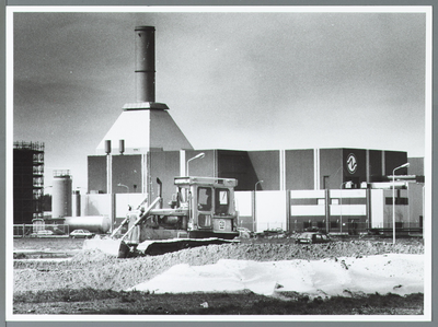 WAT001010234 Werkzaamheden in de Baanstee.Op de achtergrond: warmtekrachtcentrale van de stadsverwarming.