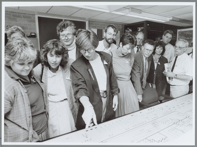 WAT001015477 A. Horeman geeft uitleg over de Stadsverwarming.