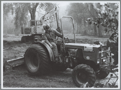 WAT001015509 Werkzaamheden Kooimanpark.Het Burgemeester R. kooimanpark werd opgeknapt.Vooral het terrein waar de ...