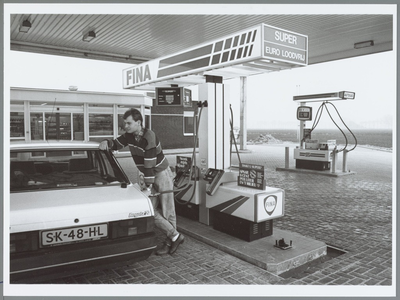 WAT001015937 Nieuw benzinepompstation van Vos.