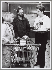 WAT001016567 Handtekeningenactie lekker dier in een supermarkt van Albert Heijn.
