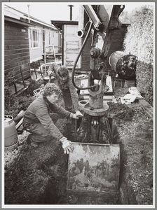 WAT001017185 Foto: De gemeente gaat in samenwerking met het Provinciaal Elektriciteitsbedrijf Noord-Holland (PEN) de ...