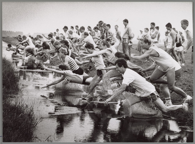 WAT001017295 Prutmarathon Oudedijk.Foto: De twaalfde prutmarathon in de Beetikoog is gisteren gewonnen door Sam van ...