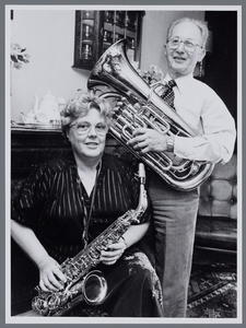 WAT001017570 Lid zijn van muziekvereniging is niet zo bijzonder. Samen maar liefst een eeuw bij elkaar blazen is toch ...