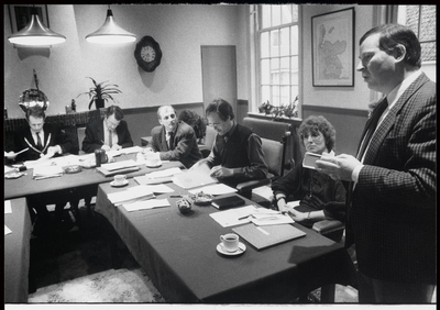 WAT003001065 Overhandigen Witboek