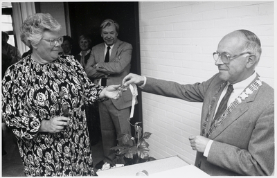 WAT003002480 Overhandiging sleutel bij opening bibliotheek