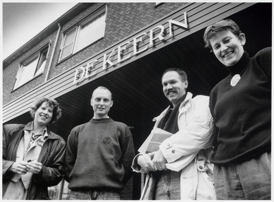 WAT003003566 Onder de noemer 'De Keern, tien jaar oud, veertig jaar jong' vierde het Landsmeerse bejaarden / ...
