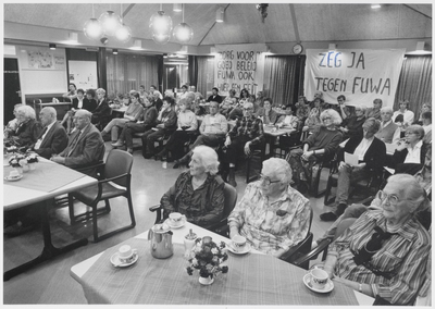 WAT003003574 Provincie schrapt geld voor functiewaardering, 100.000 gulden minder beschikbaar voor personeel De ...