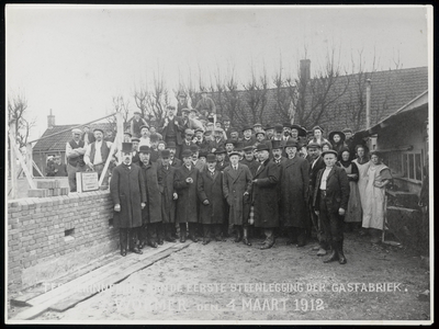 WAT003004339 Van links naar rechts, voorgrond: 1. Dirk Kooiman (burgemeester/ secretaris van Wormer, 2. Petrus Keet ...