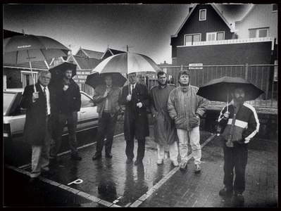 WAT003005812 Raadscommissie op parkeerplaats